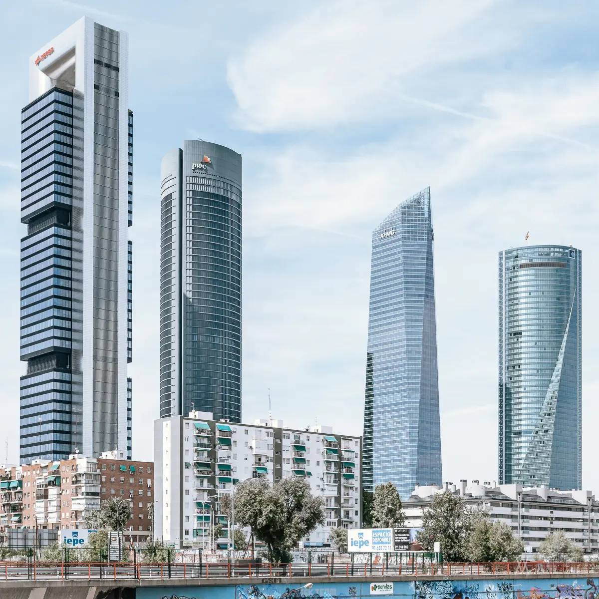 Cuatro Torres Business Area en el paisaje urbano de Madrid