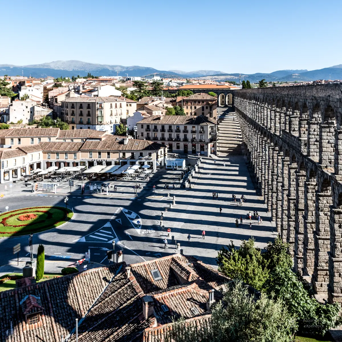 Acueducto de Segovia y tejido urbano vistos desde una posición elevada
