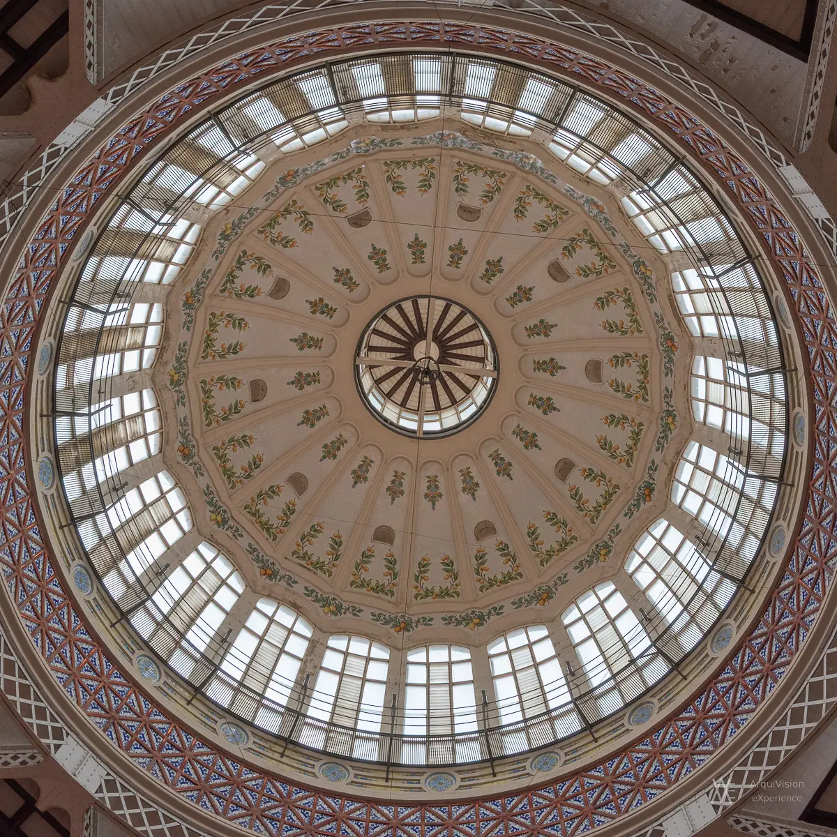 Cúpula interior del Mercado Central de Valencia